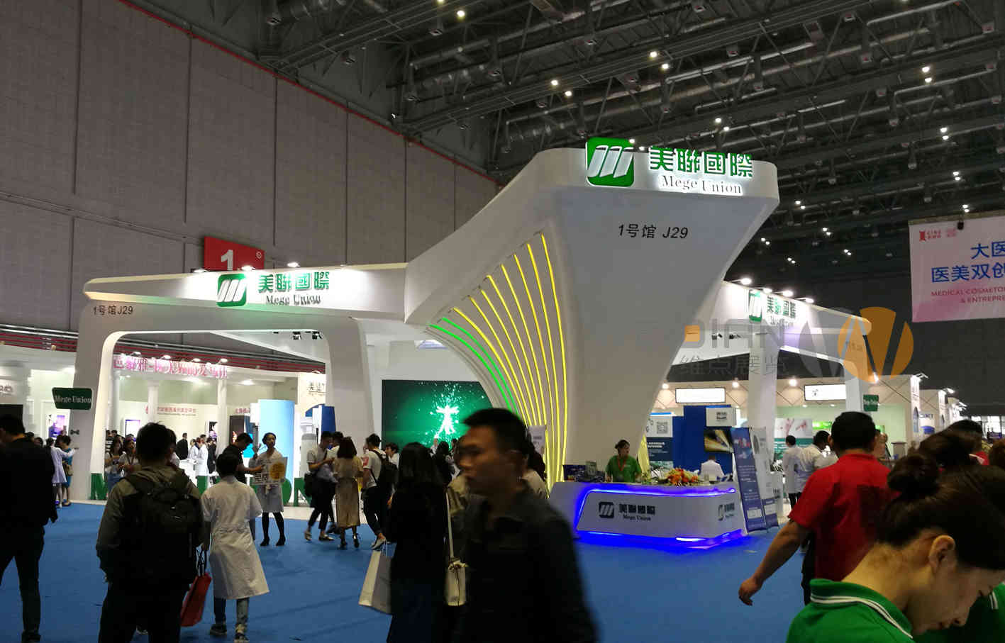 深圳展會設(shè)計公司廣州美博會-美聯(lián)(國際)集團(tuán)展臺設(shè)計搭建