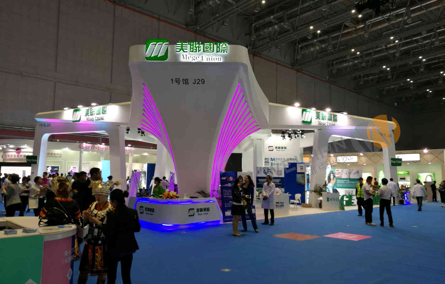 深圳展會設(shè)計公司廣州美博會-美聯(lián)(國際)集團(tuán)展臺設(shè)計搭建